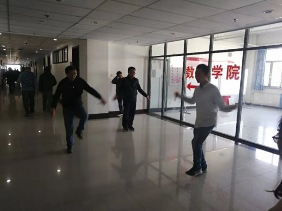 http://202.204.65.101/pub/xgh/images/content/2018-11/20181101134837923666.jpg