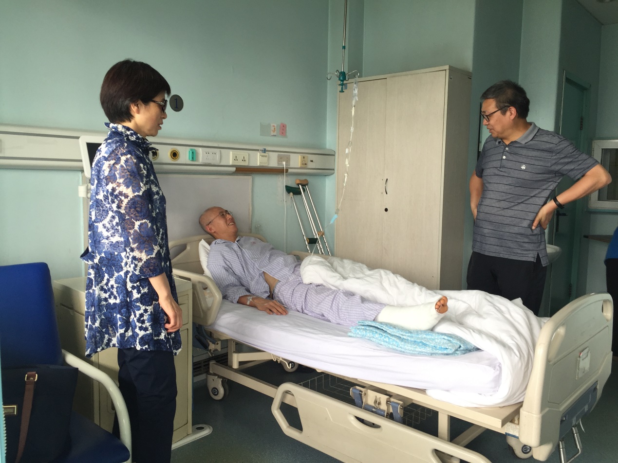 C:\Users\109\Desktop\看望唐平舟\IMG_4634.JPG