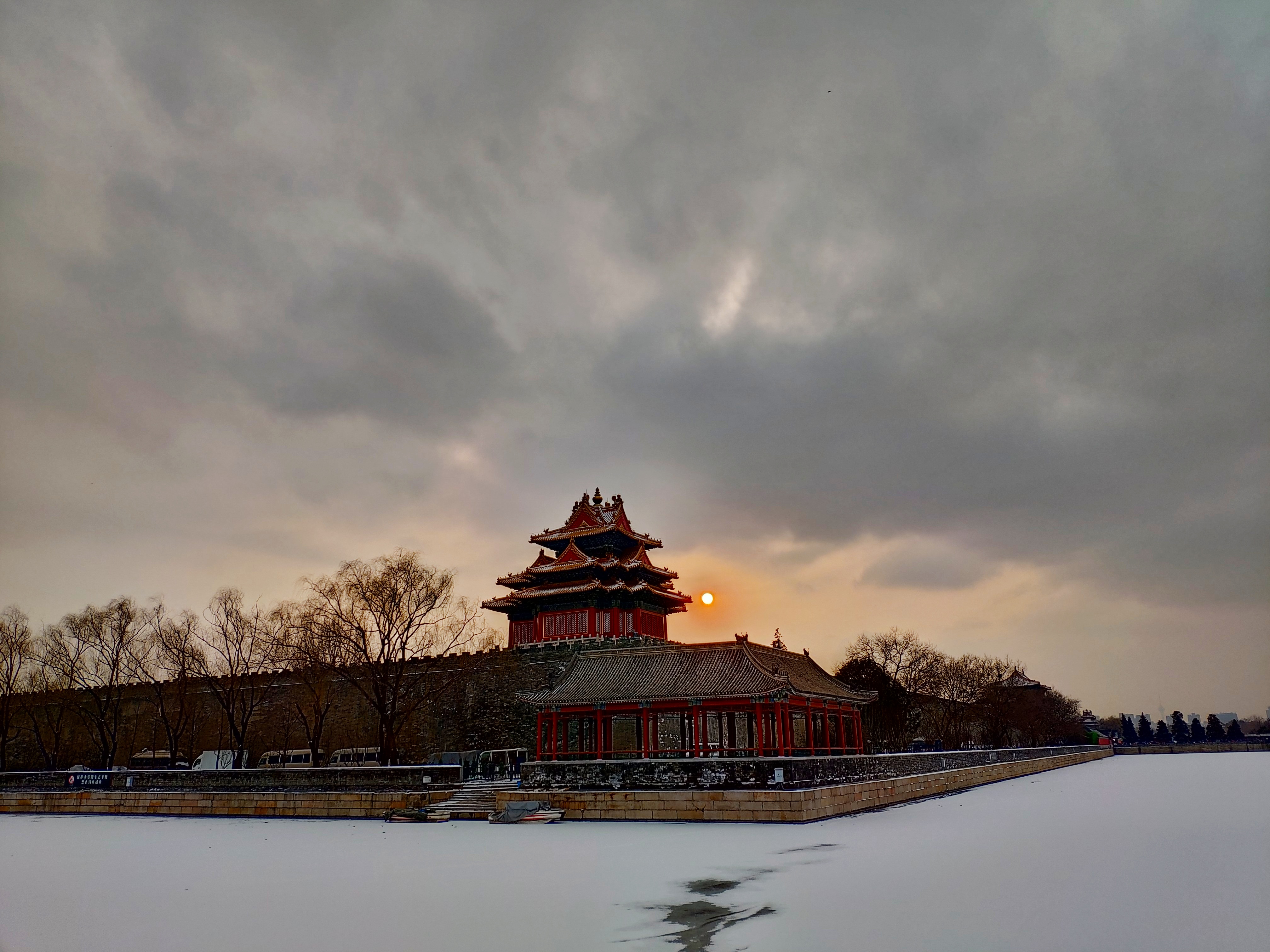 王瑶-雪后故宫角楼-校医院2.jpg